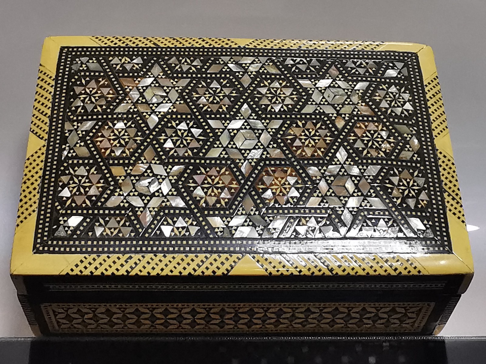 Middle Eastern Moorish Mother of Pearl Inlaid Marquetry Jewelry Trinket Box - Image 4
