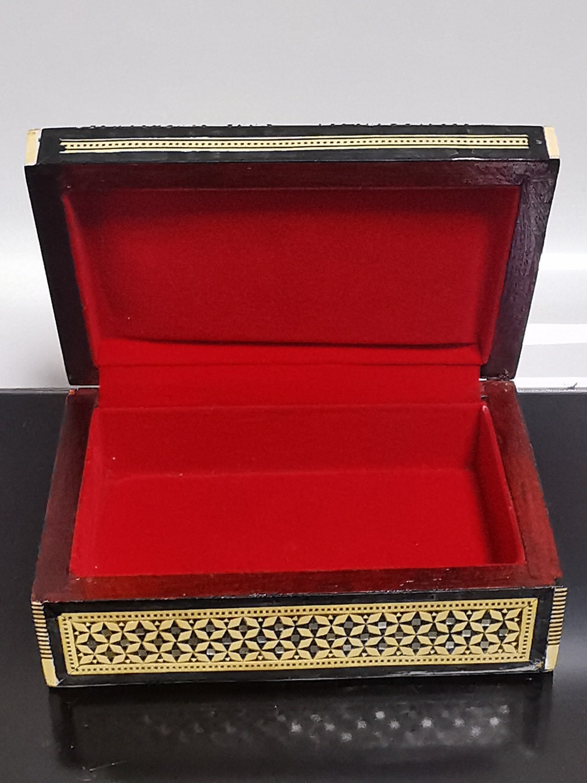 Middle Eastern Moorish Mother of Pearl Inlaid Marquetry Jewelry Trinket Box - Image 9