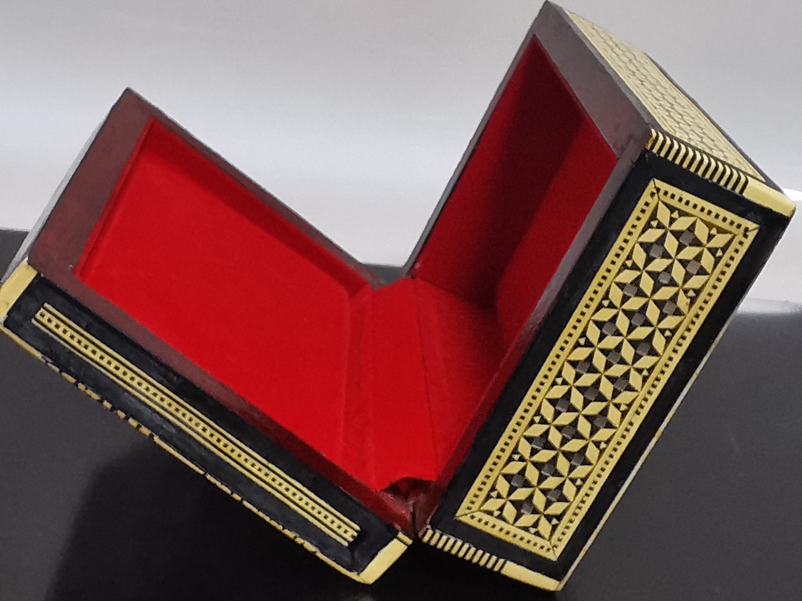 Middle Eastern Moorish Mother of Pearl Inlaid Marquetry Jewelry Trinket Box - Image 10