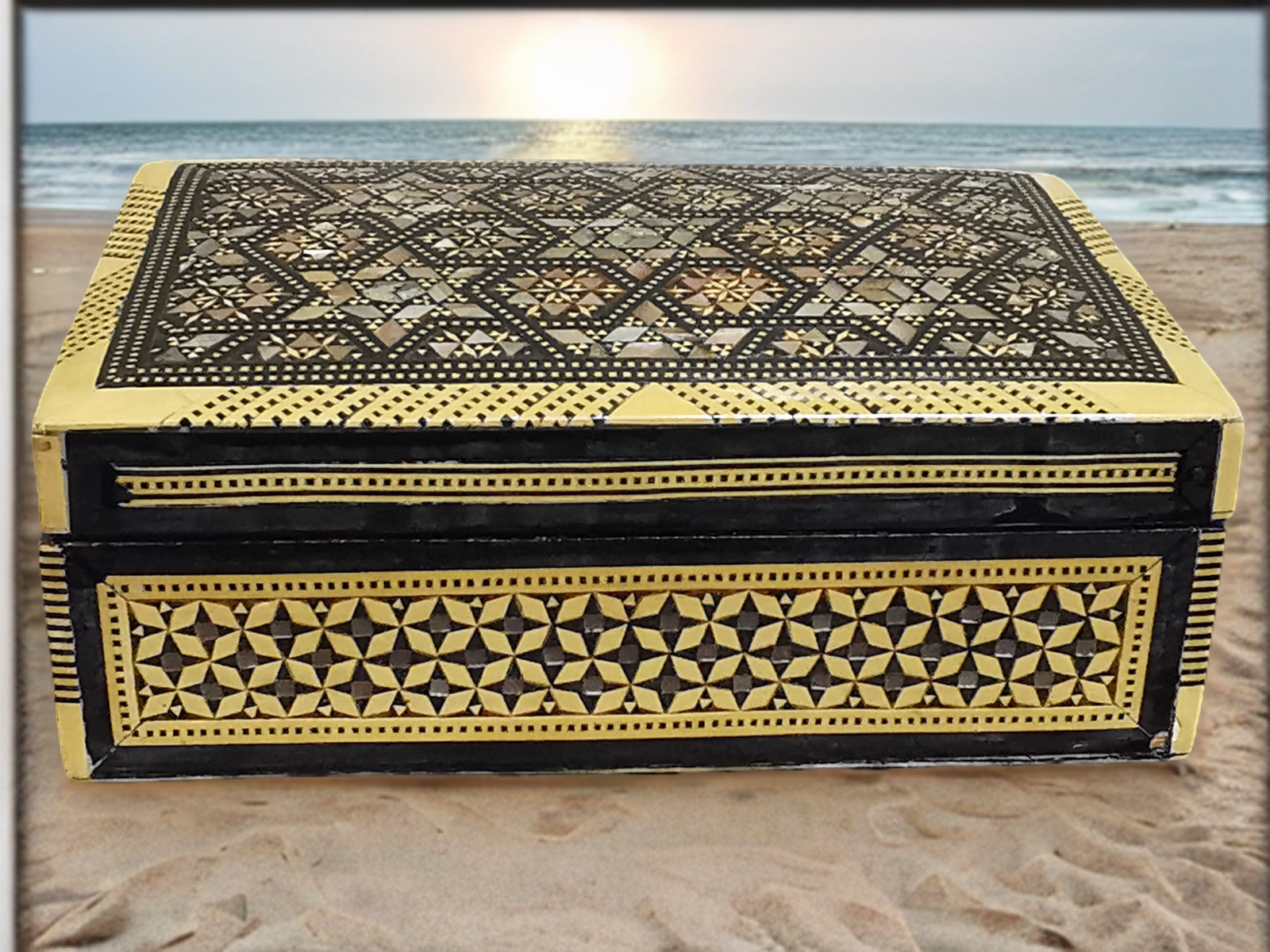 Middle Eastern Moorish Mother of Pearl Inlaid Marquetry Jewelry Trinket Box