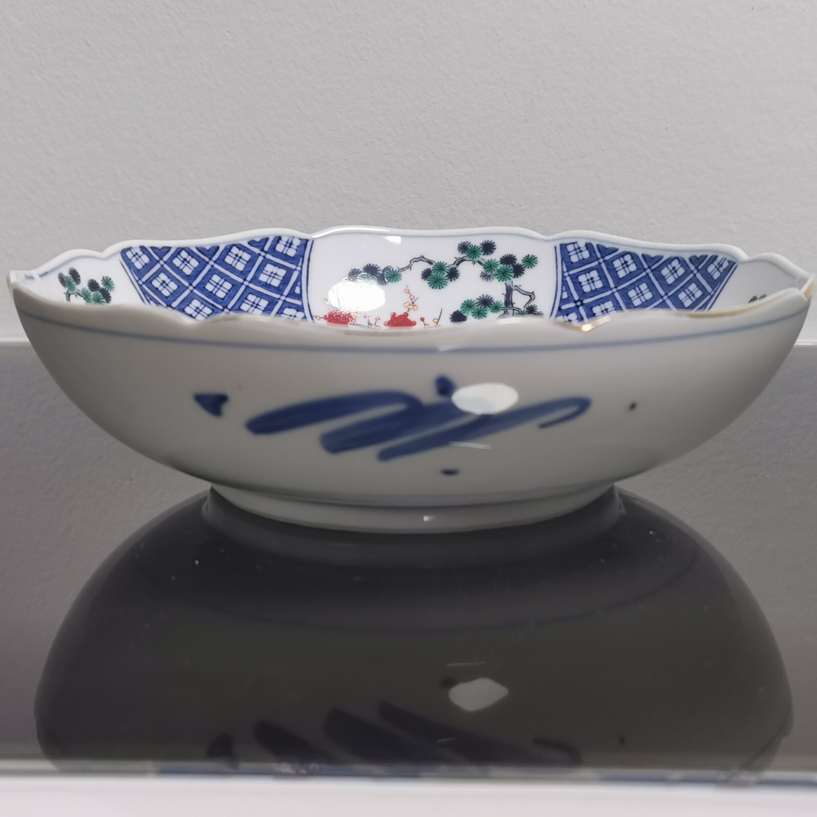 Vintage Traditional Handpainted Chinese or Japanese Porcelain Pottery Large Bowl - Image 3