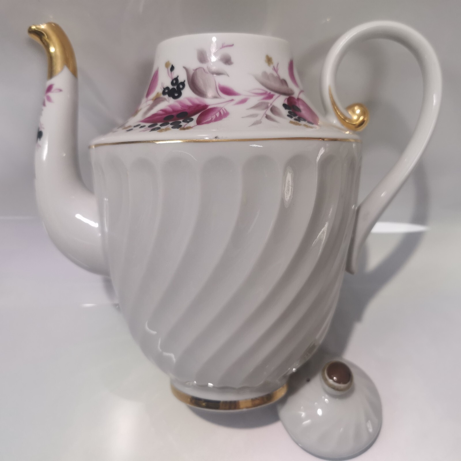 Vintage Large Lomonosov Tea Coffee Pot LFZ Porcelain Floral Wild Berry USSR - Image 3