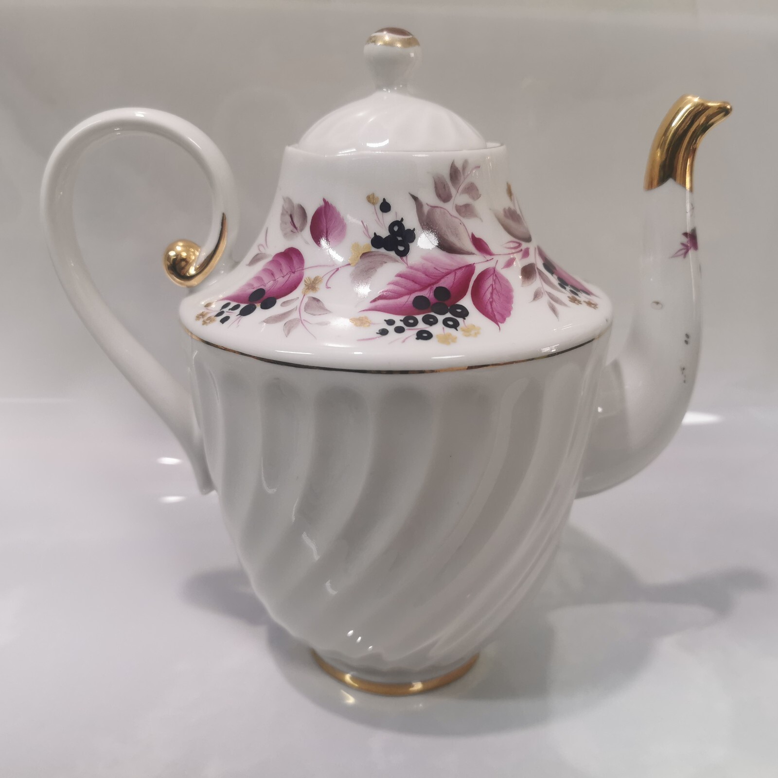 Vintage Large Lomonosov Tea Coffee Pot LFZ Porcelain Floral Wild Berry USSR - Image 4