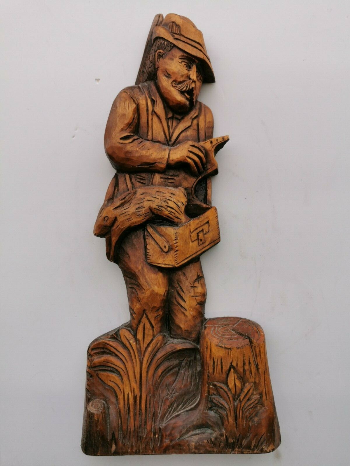 Wood Hand Carved Wall Hanging European Hunter Old Man Figurine Home Decor 17"