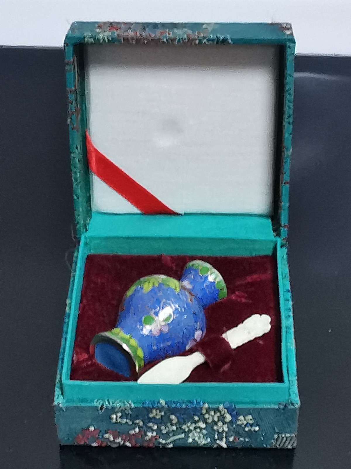 Old Vintage Boxed Chinese Floral Cloisonné Enamel Smal Vase and Spoon - Image 3