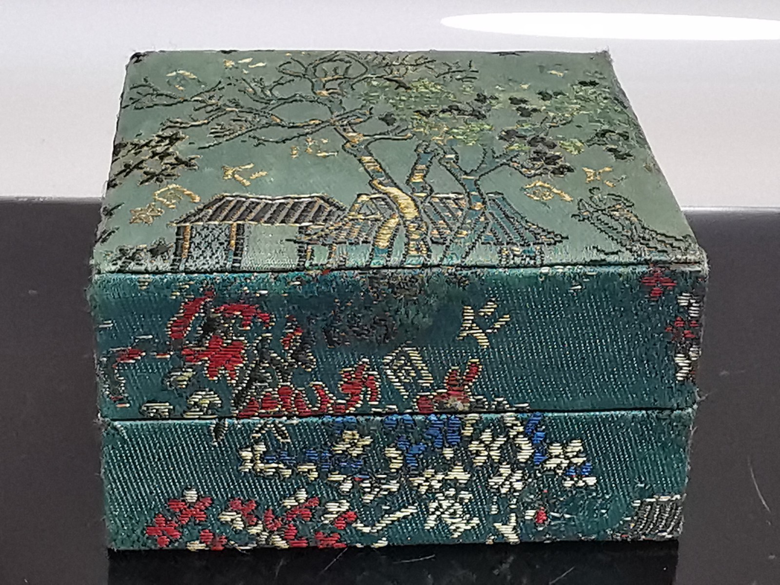 Old Vintage Boxed Chinese Floral Cloisonné Enamel Smal Vase and Spoon - Image 6