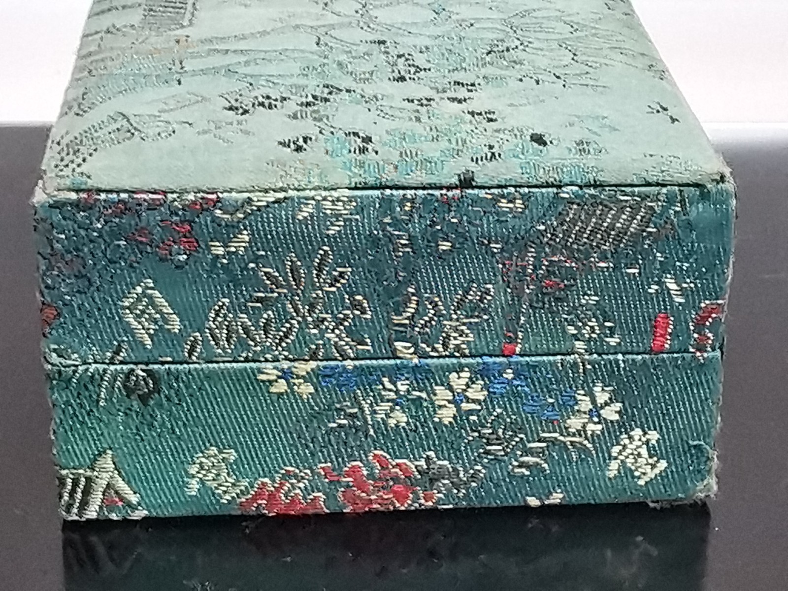 Old Vintage Boxed Chinese Floral Cloisonné Enamel Smal Vase and Spoon - Image 7