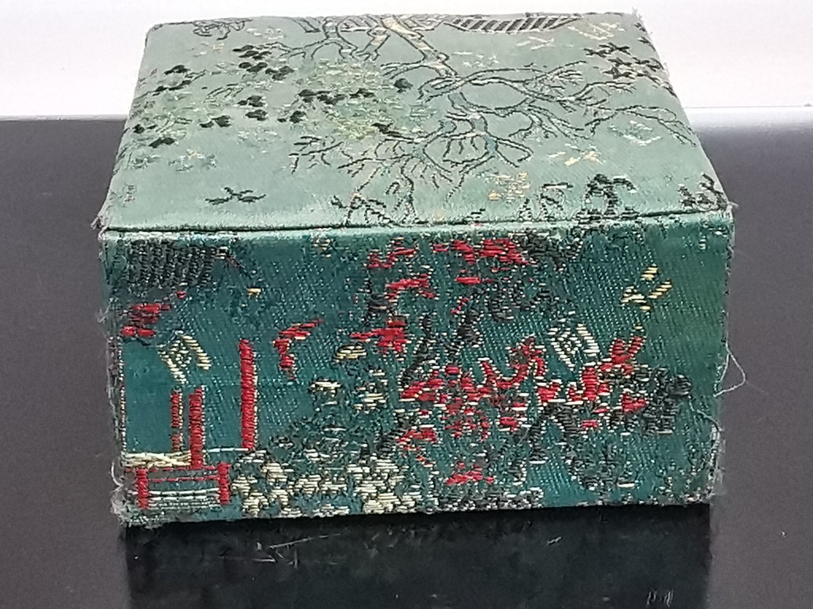 Old Vintage Boxed Chinese Floral Cloisonné Enamel Smal Vase and Spoon - Image 8