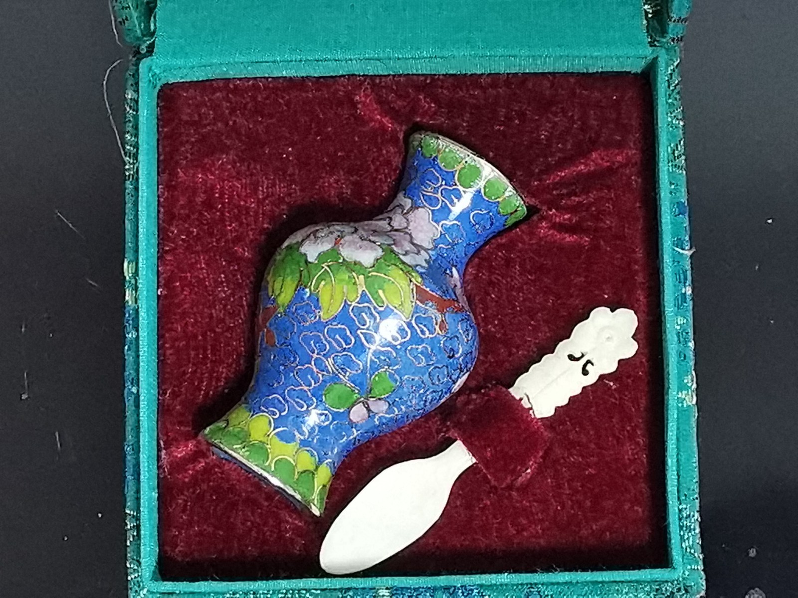 Old Vintage Boxed Chinese Floral Cloisonné Enamel Smal Vase and Spoon