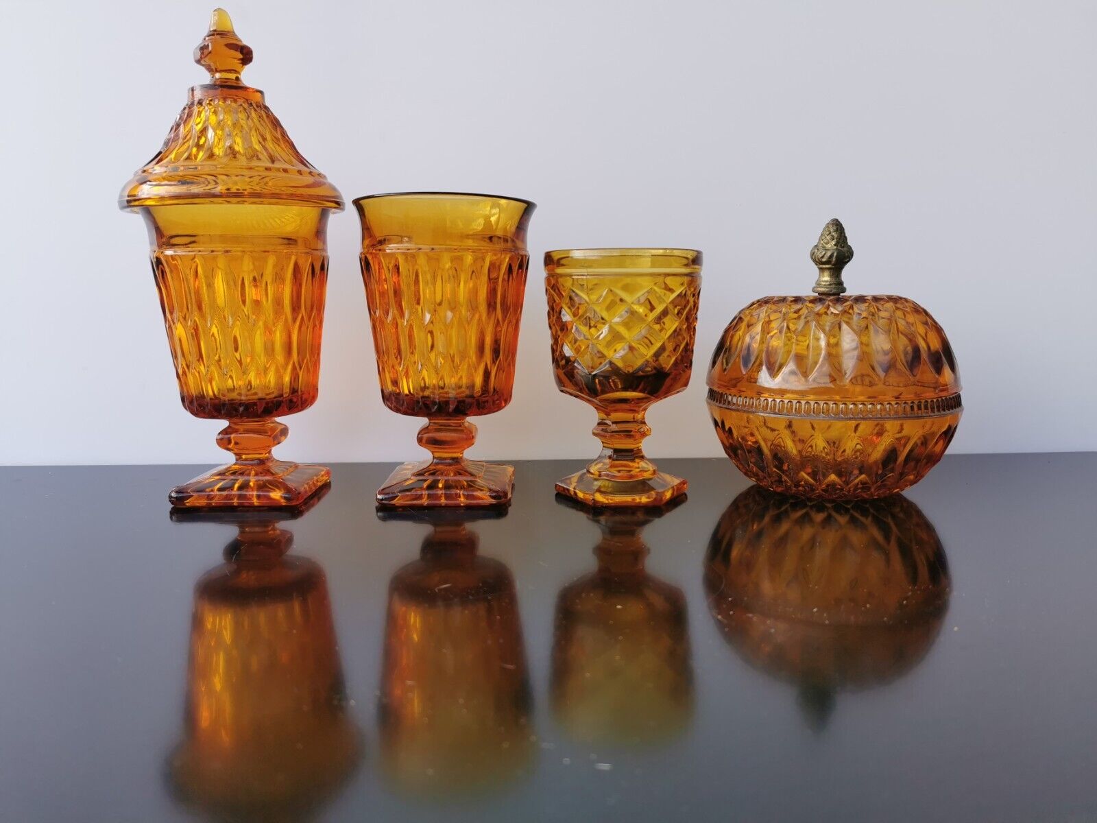 Vintage Amber Indiana Glass Candy Bowl Lidded with Brass Acorn Handle - Image 6