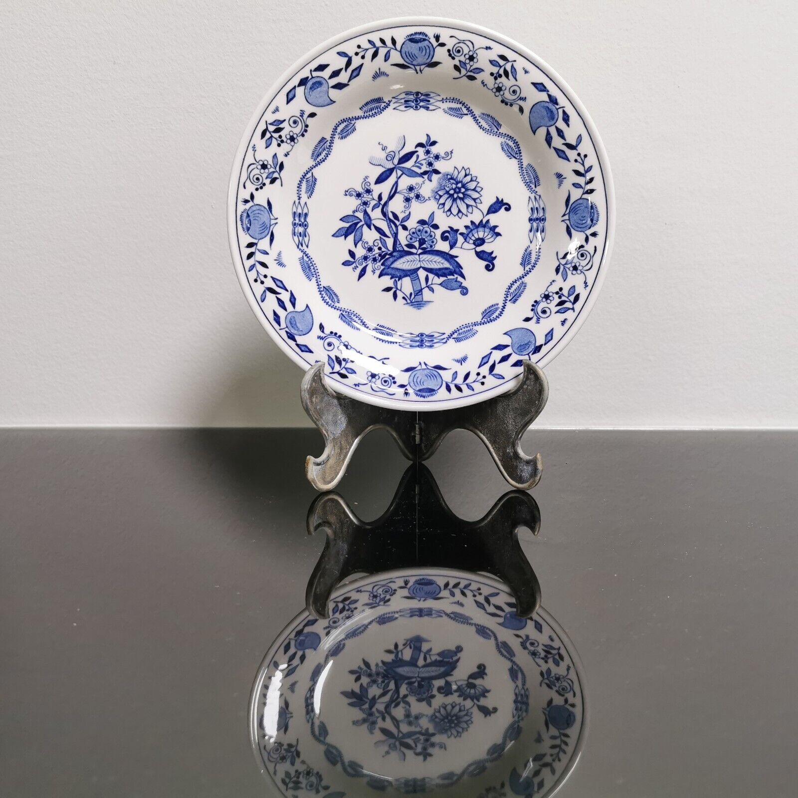 Vintage Boch Belgium Zwiebel Antique Plate Blue and White Pattern Kupferdruck - Image 4