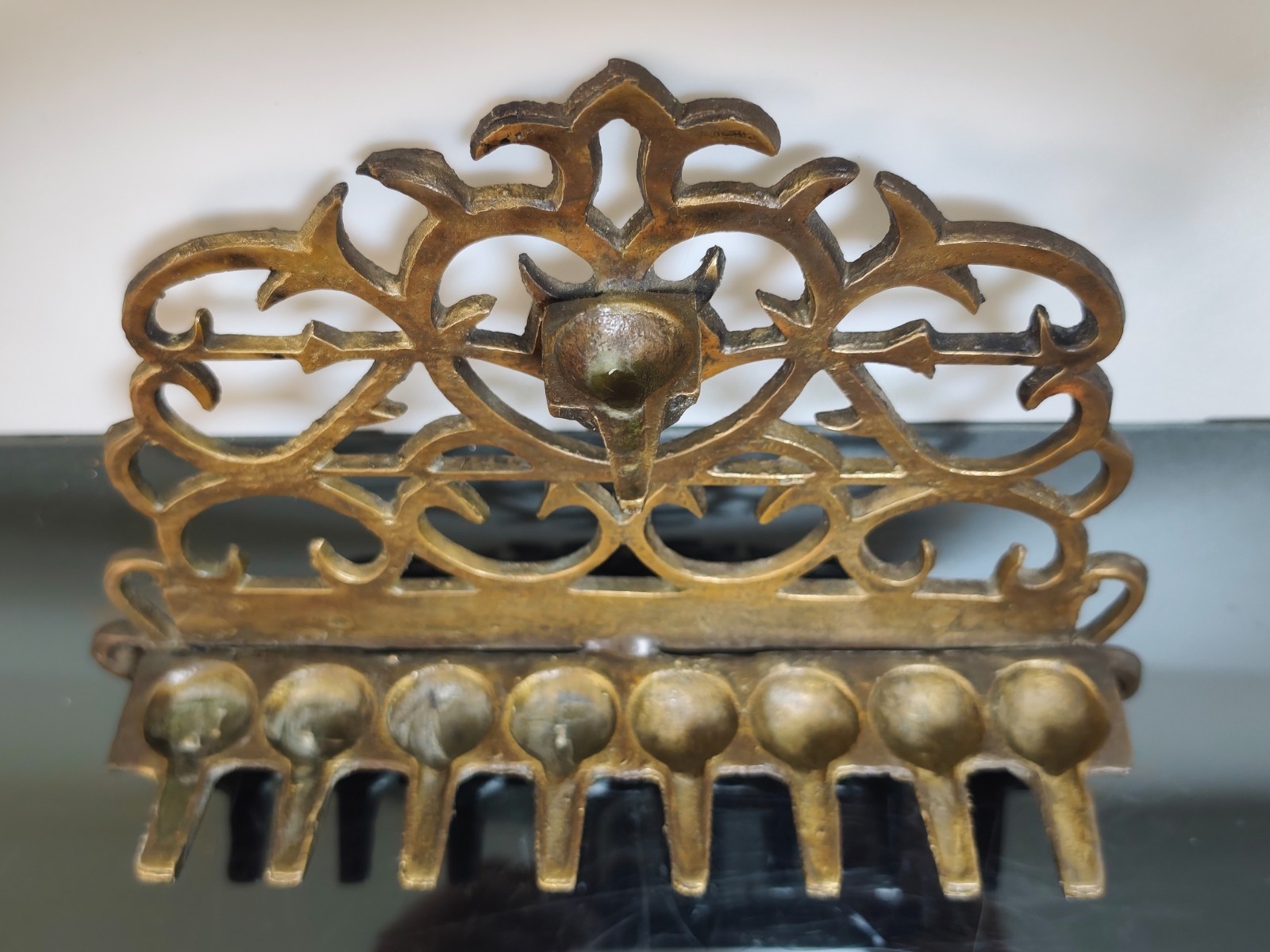 Antique Italian Brass Bronze c.18th Hanukkah Oil Lamp Menora Rare Wall Hanging - Image 4