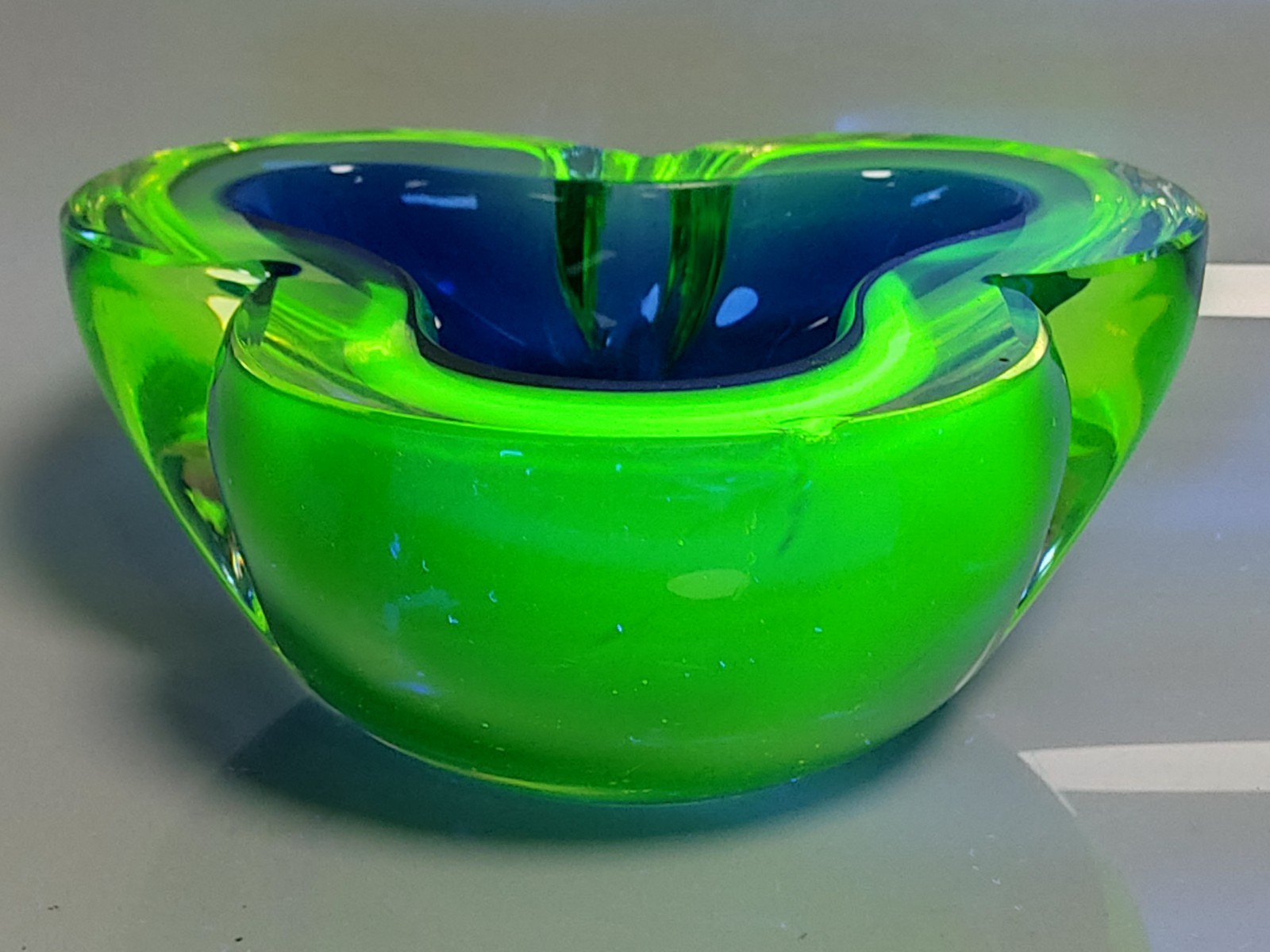 60s Heavy Murano Sommerso Geode Bowl Ashtray Blue Green Uranium Art Glass Italy - Image 3