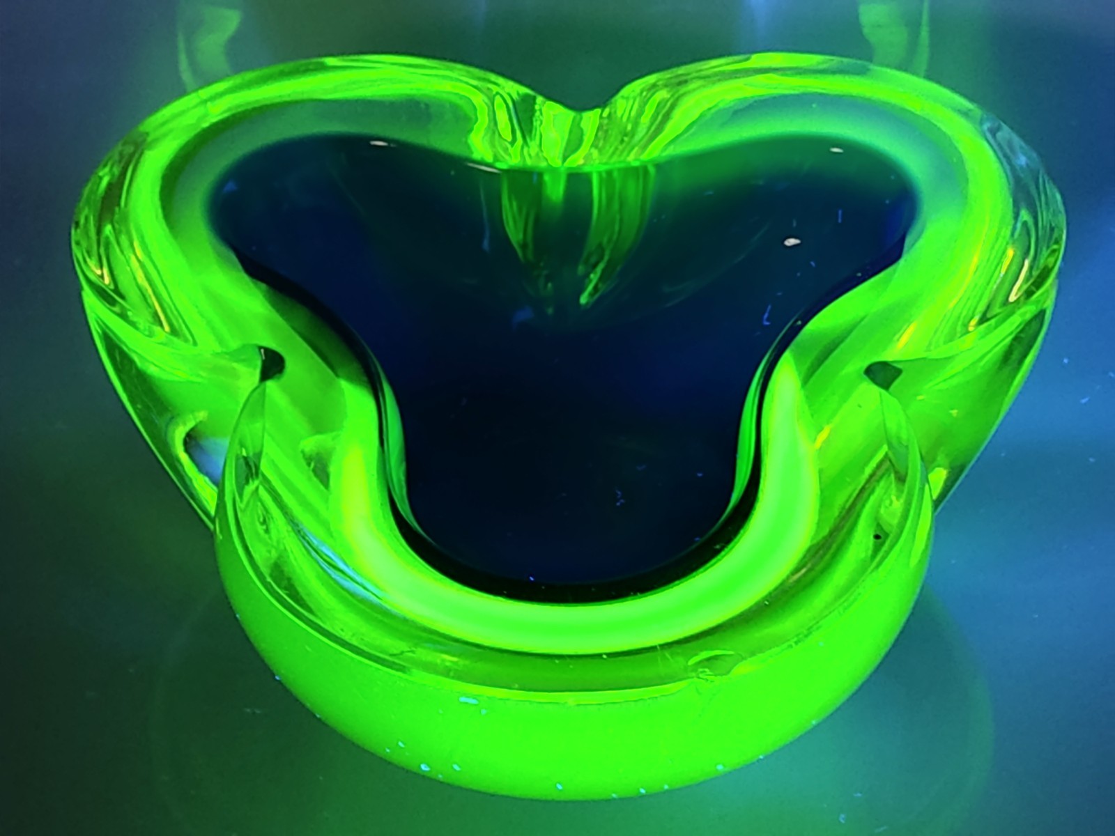 60s Heavy Murano Sommerso Geode Bowl Ashtray Blue Green Uranium Art Glass Italy - Image 4